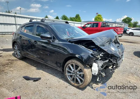 2018 Mazda 3 Touring z USA, uszkodzony, nr VIN 3MZBN1L35JM277163